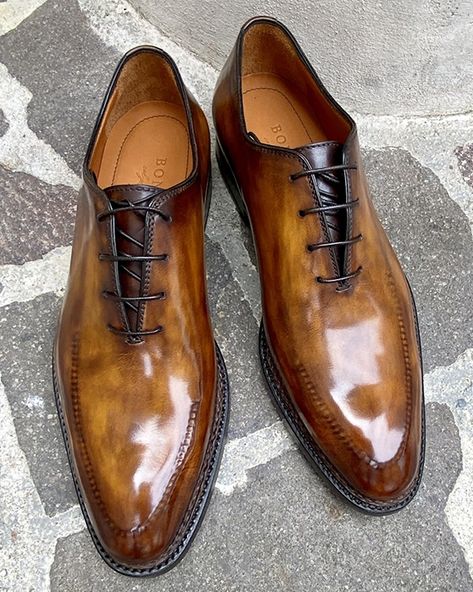 PETROLINI - Bontoni: Handcrafted Italian Men's Shoes Mens Italian Dress Shoes, Italian Shoes For Men, Italian Men, Italian Shoes, Shoe Tree, Formal Shoes For Men, Classic Shoes, Mens Oxfords, Mens Fashion Shoes