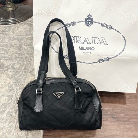  Authentic Prada Vintage Quilted Tessuto Purse houlder Bowling Bag Rare y2k Prada Vintage, Vintage Prada, Bowling Bag, Bowling Bags, Prada Handbags, Vintage Quilts, Nylon Bag, Bowling, Leather Trims