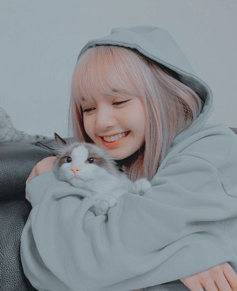 #lisa #manoban #blackpink #aesthetic #icon Cheveux Oranges, Kang Ho Song, Lisa Blackpink Instagram, Blink Book, Black Pink Background, Dara Kpop, Lisa Bp, Lisa Blackpink Wallpaper, Black Pink Instagram