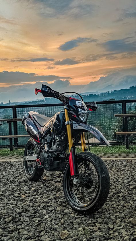 Crf 150 Supermoto Wallpaper, Klx 150 Supermoto, Crf 150 Supermoto, Motor Klx, Motor Crf, Bike Rider Photography, Crf 150l, Trail Motorcycle, Motorcycle Humor