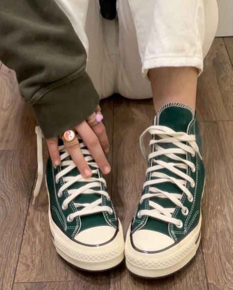 #shoes #converse #aesthetic #aestheticedits #green #pinterest Converse Aesthetic, Dr Shoes, Green Converse, Shoes Converse, Outfits With Converse, Shoe Inspo, Sneakers Addict, Swag Shoes, Shoe Fits