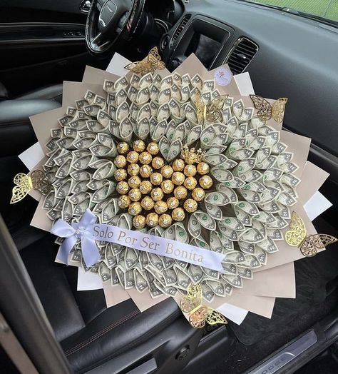 Roses Bouquet Gift, Money Flowers, Money Cake, Luxury Flower Bouquets, Money Bouquet, Creative Money Gifts, Money Gifts, Flower Gift Ideas, Cute Couple Gifts