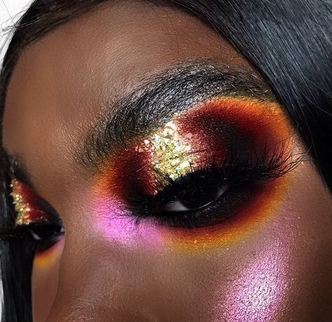 Halo Cut Crease, Halo Makeup, Halo Cut, Halo Eyeshadow, Crease Eyeshadow, Makeup Festival, Halo Eye Makeup, Cut Crease Eyeshadow, Festival Costumes