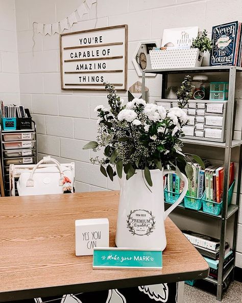 michelle | the anthro teacher on Instagram: “fresh flowers in the classroom are my f a v o r i t e 🙌🏻👏🏻 Trader Joes always coming in for the win with their greenery 💛” Farmhouse Teacher Desk, Highschool Aesthetic Classroom, Desk Small Space, Aesthetic Classroom, Classroom Goals, Farmhouse Classroom, Dream Classroom, Classroom Makeover, Elementary Classroom Decor