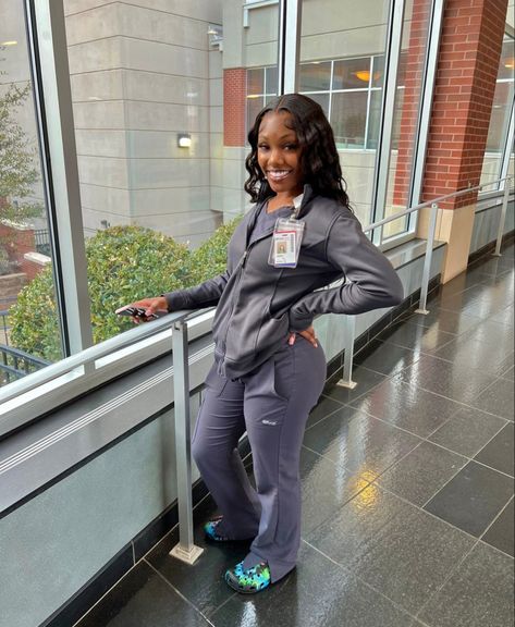 Black Doctor Astethic, Pediatrician Black Women, Black Doctors Aesthetic, Scrub Outfits Black Women, Black Women In Scrubs Aesthetic, Labor And Delivery Nurse Aesthetic Black Women, Black Physical Therapist, Cute Doctor Aesthetic, Lpn Black Women