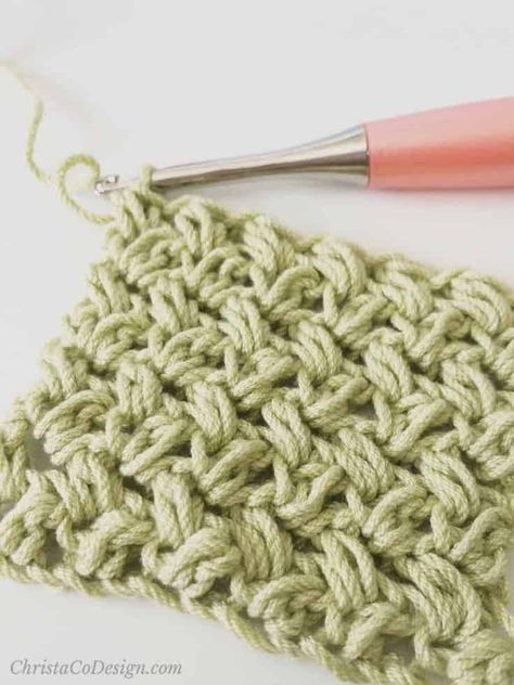 Lime green swatch of crochet mini bean stitch on peach crochet hook. Mini Bean Stitch Crochet, Bean Stitch Crochet, Chunky Scarf Crochet Pattern, Mini Bean Stitch, Stitch Step By Step, Chunky Crochet Scarf, Simple Scarf Crochet Pattern, Simple Sewing Tutorial, Ergonomic Crochet Hook