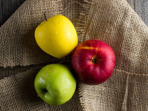 Apple Facts, Blue Orchid Flower, Lion Eyes, Apple Photo, Del Taco, Red Images, Yellow Apple, An Apple A Day, Apple Varieties