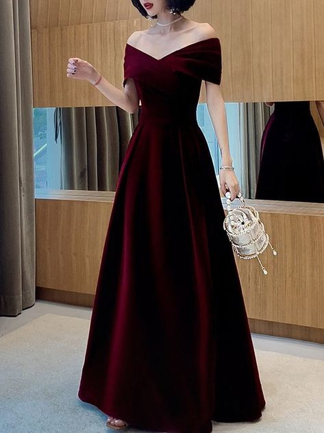 Off Shoulder V Neck, Chanel Dresses, Velvet Bridesmaid, Award Show Dresses, Gown Designs, Dark Red Dresses, Classy Prom Dresses, Maxi Long Dress, Old Fashion Dresses