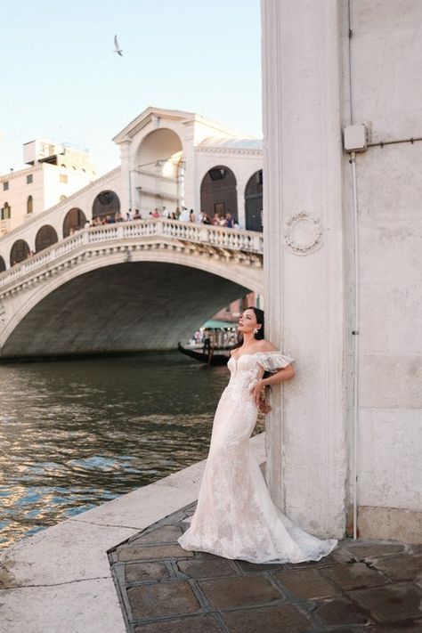 Venice Wedding Photography, Venice Elopement, Post Wedding Photoshoot, Vegas Photoshoot, Venetian Costumes, 2025 Bride, Venice Italy Gondola, Italy Elopement, Venice Wedding