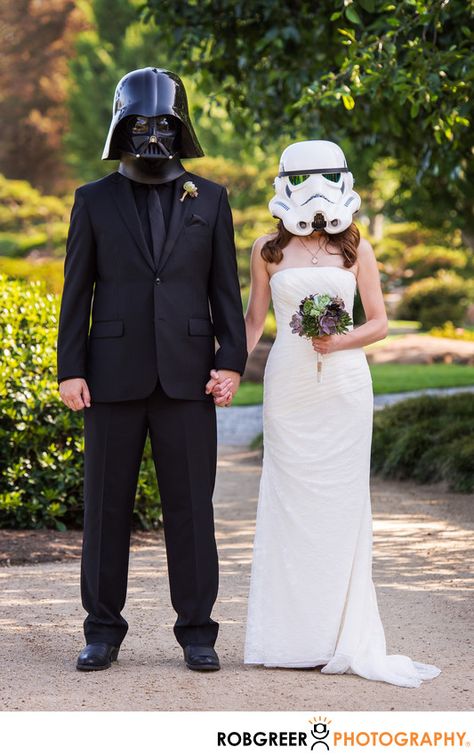 Star Wars Wedding Ideas, Star Wars Themed Wedding, Star Wars Wedding Theme, Nerd Wedding, Wedding Fotos, Geeky Wedding, Nerdy Wedding, Geek Wedding, Tema Disney