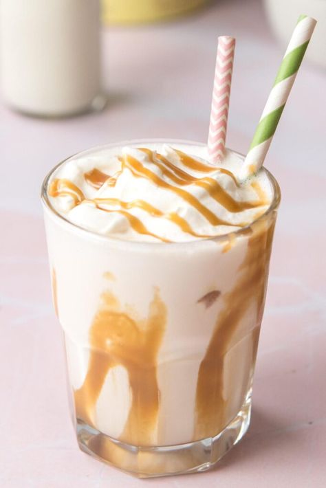 Butterscotch Milkshake - Nourish Nutrition Blog Butterscotch Milkshake, Mint Milkshake, Butterscotch Recipes, Peach Cobbler Dump Cake, Cherry Bars, 3 Ingredient Desserts, Super Easy Desserts, Peach Crumble, Butterscotch Sauce