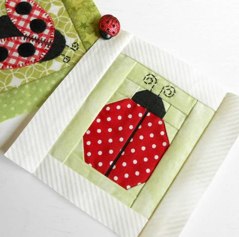 Ladybug Quilt Patterns, Ladybug Quilt, Colchas Quilting, Mug Rug Patterns, Spring Quilts, Pola Kristik, Patchwork Quilt Patterns, Animal Quilts, Quilt Block Tutorial