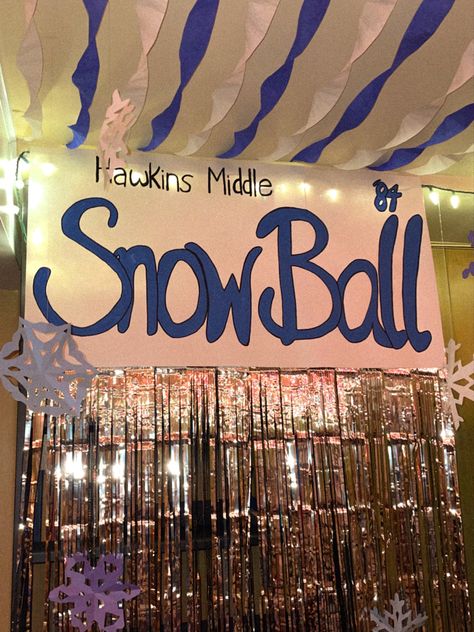 stranger things halloween party | snow ball | hawkins indiana | halloween party decor | diy haloween party | hawkins middle school | College Halloween Decorations, Stranger Things Hallway Decorations, Halloween Decorations Stranger Things, Stranger Things Decoration Ideas, Stranger Things Yard Decor, Diy Stranger Things Decor, Snow Ball Dance, Stranger Things Party Ideas Decorations, Diy Stranger Things Party