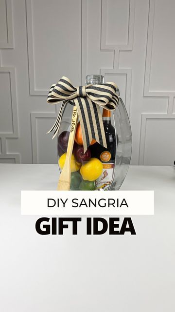 Beverage Dispenser Gift Ideas, Sangria Kit Gift, Sangria Gift In A Jar, Drink Dispenser Gift Ideas, Sangria Gift Basket Ideas, Classic Sangria, Diy Sangria, Mason Jar Drink Dispenser, Sangria Wine