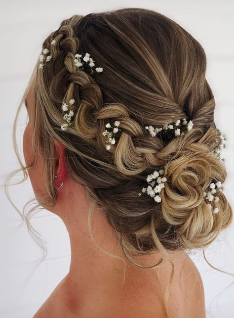 Plait Hair Up, Bridesmaid Hairstyle Ideas, Paint Ideas 2023, Fishtail Braid Wedding, Bridesmaid Hair Up, Bridesmade Hair, Wedding Hair Plaits, Nails Paint, Bridesmaid Hairstyle