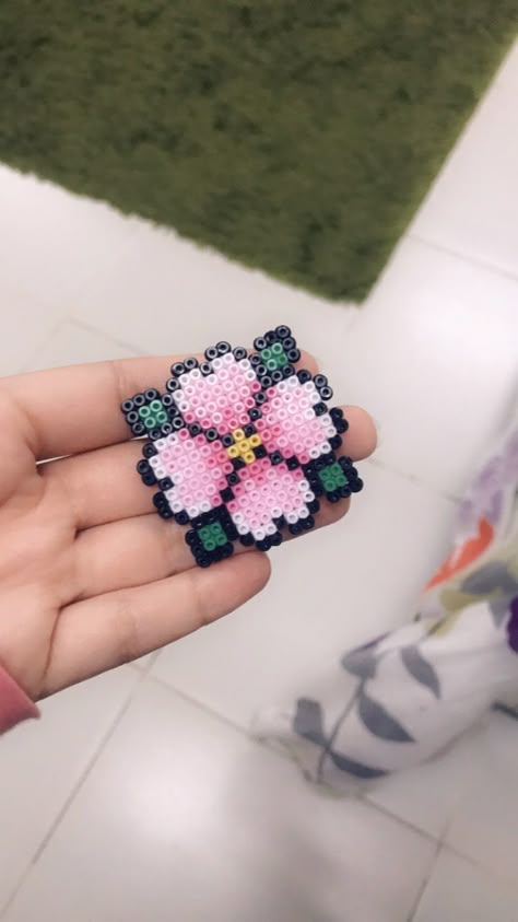 Hama Bead Ideas Easy, Lotus Flower Perler Bead Patterns, Perler Beads Flower Pattern, Peeler Bead Ideas Easy, Iron Beads Ideas Aesthetic, Pink Perler Bead Patterns, Aesthetic Perler Beads Ideas, Flower Perler Bead Patterns, Hama Pearls Ideas