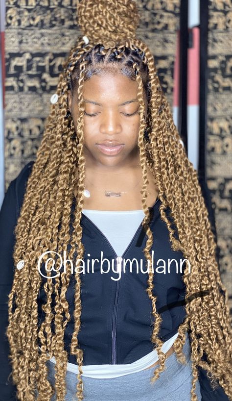 Hobo Hairstyles, Passion Twists Blonde, Afro Hair Inspiration, Hair Length Guide, Black Hair Protective Styles, Butterfly Braids, Hair Braid Patterns, Passion Twists, Twist Braid