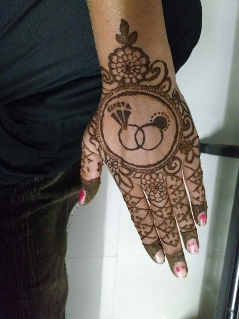 Engagement ring mehndi design Mehndi Ring Design, Ring Mehndi Design, Different Emojis, Couple Wedding Dress, Wedding Mehndi Designs, Wedding Mehndi, Couple Wedding, Mehendi Designs, Mehndi Design