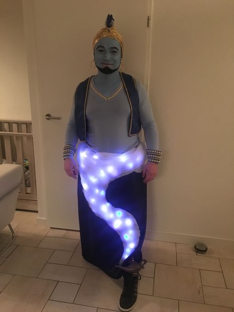 Diy costume genie Aladdin Genie In A Bottle Costume, Genie Halloween Costumes, Aladdin Costume Diy, Bottle Costume, Genie Costume, Aladdin Costume, Aladdin Genie, Clever Halloween, Genie Aladdin