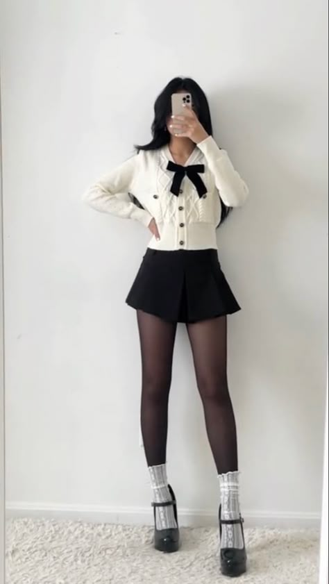 Korean Fancy Outfits, Korean Preppy Outfits, Pretty Preppy Outfits, Pleat Skirt Outfit, Fitsandbits Outfits, Kpop Outfits Casual, Tiktok Preppy, Old Preppy, Pretty Preppy