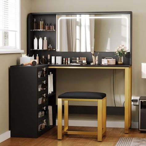 Hair Station Ideas Bedroom, Apartment Vanity Ideas, Corner Vanity Desk, Corner Vanity Ideas Bedroom, Makeup Vanity Corner, Black Vanity Bedroom, Small Space Vanity Ideas, Corner Vanity Table, Large Dressing Table