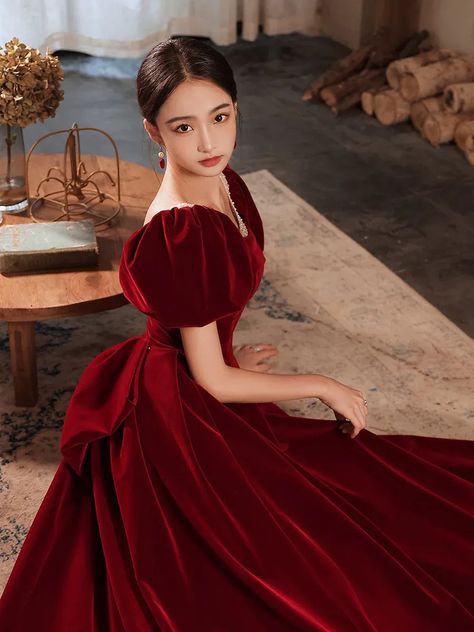 Victorian Evening Gown, Gown For Prom, Velvet Evening Dress, Formal Dance, Fashion Drawing Dresses, Fantasy Gowns, Women's Evening Dresses, Evening Dresses Elegant, Gowns With Sleeves