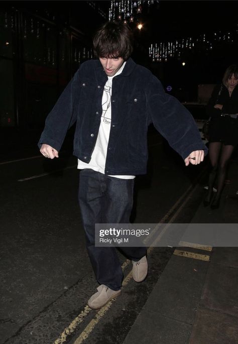 Liam Gallagher Jacket, Britpop Fashion 90s, Liam Gallagher Style, Liam Gallagher 90s, Britpop Fashion, Oasis Style, Gene Gallagher, Lennon Gallagher, Mens Casual Outfits Summer