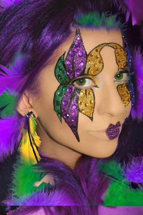 I need a friend with a steady hand to come with me to Mardi Gras next year and paint me up like this! Who wants to come? Mardi Gras Mask Makeup, Diy Mardi Gras Outfits For Women, Mom Prom, Mardi Gras Makeup, Mardi Gra, Face Jewelry, Mardi Gras Outfits, Mardi Gras Costumes, New Orleans Mardi Gras