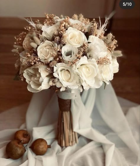 Champagne Wedding Flowers, Alternative Wedding Bouquet, Small Wedding Bouquets, Simple Wedding Bouquets, Bridesmaid Corsage, Wedding Wishlist, Neutral Wedding Colors, Luxury Flower Bouquets, Bridal Bouquet Fall