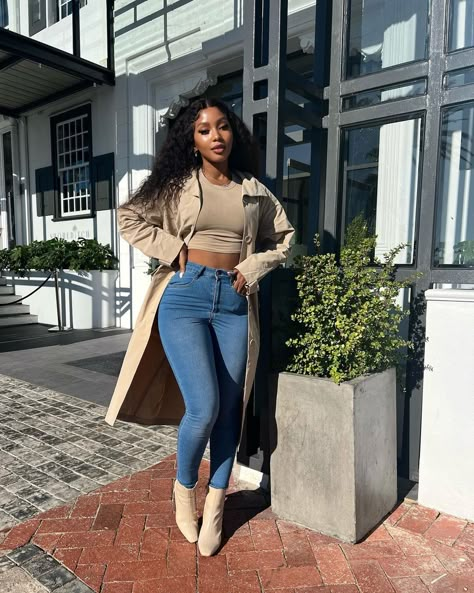 Blazer Lunch Outfit, Out For Lunch Outfit, Outfits For Sightseeing Spring, Gray And Tan Outfits Women, Lunch Winter Outfit, Classy Fits Black Women, Outing Outfit Ideas, Baddie Outfits Black Women, Modest Casual Outfits