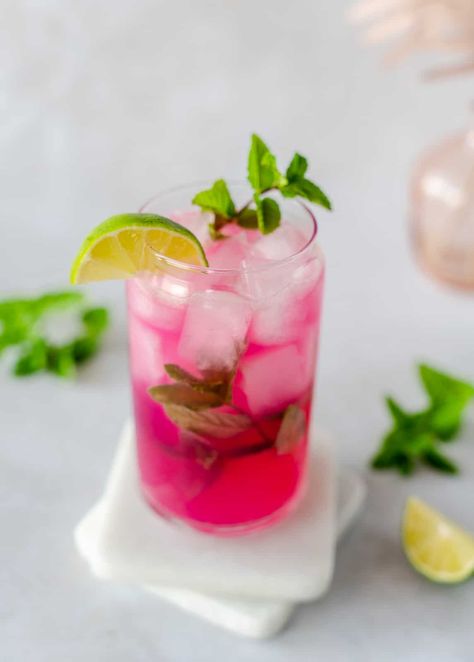 A refreshing mojito with prickly pear syrup for a pretty bright pink cocktail. Recipe on ThaiCaliente.com Prickly Pear Mojito, Prickly Pear Martini, Prickly Pear Syrup Drinks, Prickly Pear Margarita Recipe, Prickly Pear Mocktail, Prickly Pear Vodka Drinks, Prickly Pear Cocktail Recipes, Prickly Pear Drinks, Pink Batch Cocktail