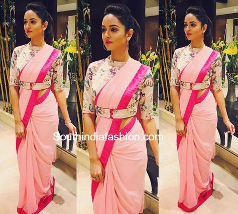 Shanvi Srivastava in Shaanvi's Designer Studio Belt Blouse Design, Shanvi Srivastava, Blouse Designs High Neck, Saree With Belt, Belt Blouse, Saree Blouse Neck Designs, New Saree Blouse Designs, Sari Blouse Designs, Indian Saree Blouses Designs