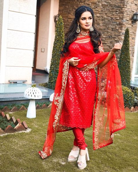 Avneet Kaur Official on Instagram: “Punjabi girl dresses for no one but herself! ❤️✨ 📸- @amandeepnandra Outfit by - @the_adhya_designer @akashidesignerstudio” Punjabi Girl, Avneet Kaur, Traditional Indian Outfits, Trendy Dress Outfits, Kurti Designs Party Wear, Indian Bridal Outfits, Stylish Party Dresses, Indian Dress, Dress Indian Style