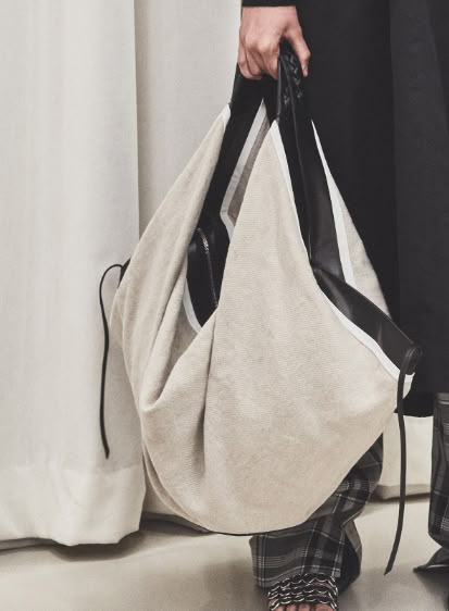 3.1 Phillip Lim Pre-Fall 2019 Collection Edgy Bags, Couture Sewing Techniques, Boho Bags, 2019 Fashion, Black Leather Bags, Hanging Bag, Essential Bag, Vogue Runway, Fabric Bags