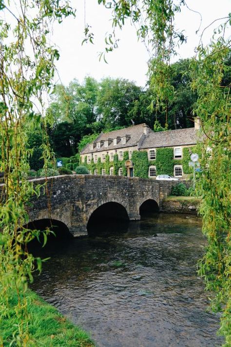 In Search Of The Most Beautiful Street In England - Arlington Row, Bibury (14) Arlington Row, Cotswolds England, Visit Uk, Wales Travel, Oxford England, United Kingdom Travel, Beautiful Streets, Voyage Europe, Hand Luggage