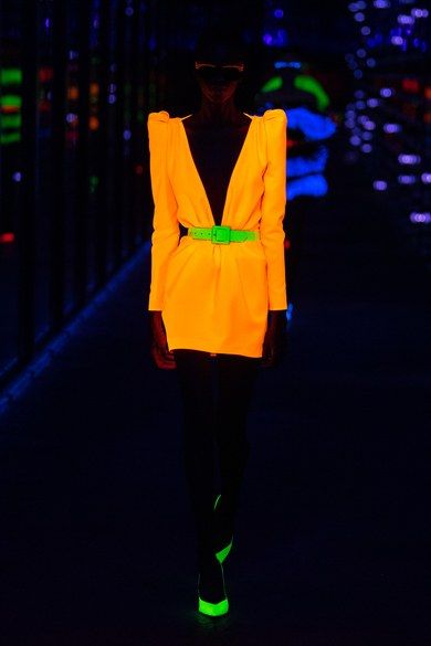 Led Jacket, Fashion Design Classes, Neon Outfits, Neon Fashion, La Fashion Week, Kendall Jenner Style, La Fashion, Anaconda, Couture Dresses