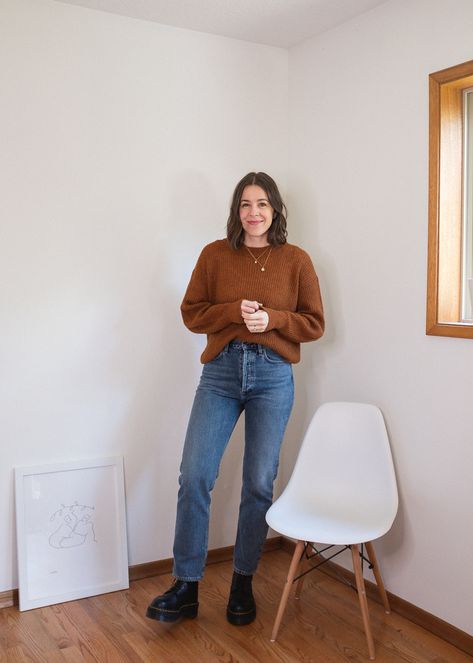 January Winter Style Series: 30 Looks - Seasons + Salt Winter Farmers Market Outfit, Winter Outfits Mom Jeans, Ta Outfits, Casual Layered Outfits, Winter Minimalist Outfit, Winter Fasion, January Fashion, January Outfits, Super High Waisted Jeans