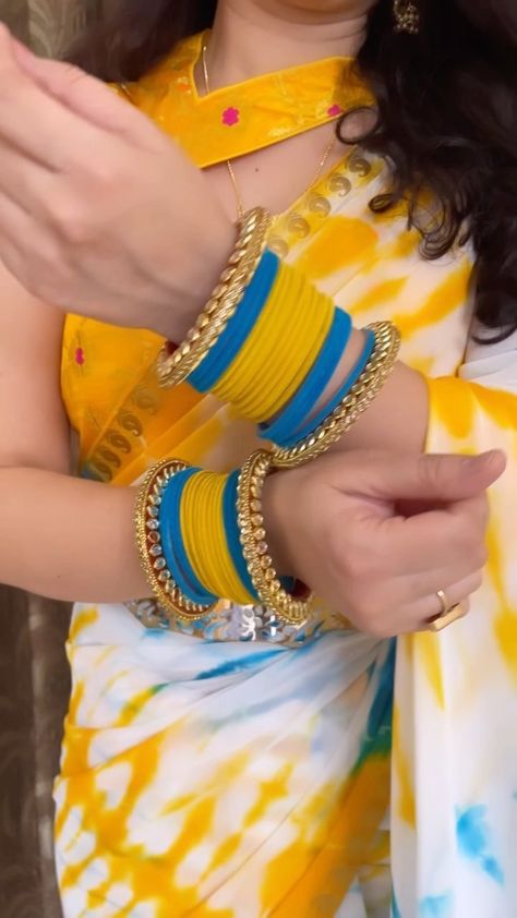 Yellow Bangles Set, Girl Asthetics, Cute Quotes For Her, Red Bangles, Thread Bangles Design, Blouses Designs, Culture Clothing, Silk Thread Bangles