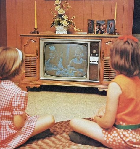 Vintage TV: Retro Tech, Tv Vintage, Vintage Television, Television Set, Tv Sets, Tv Station, Three Children, Vintage Space, Vintage Tv