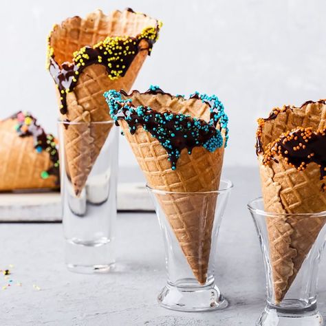 15 Ice Cream Cone Dessert Ideas Cone Dessert Ideas, Ice Cream Cones Recipe, Dipped Ice Cream Cones, Sweet Treats Ideas, Oatmeal Pancakes Healthy, Cone Dessert, Home Made Ice Cream, Lunch Smoothie, Cupcake Cake Designs