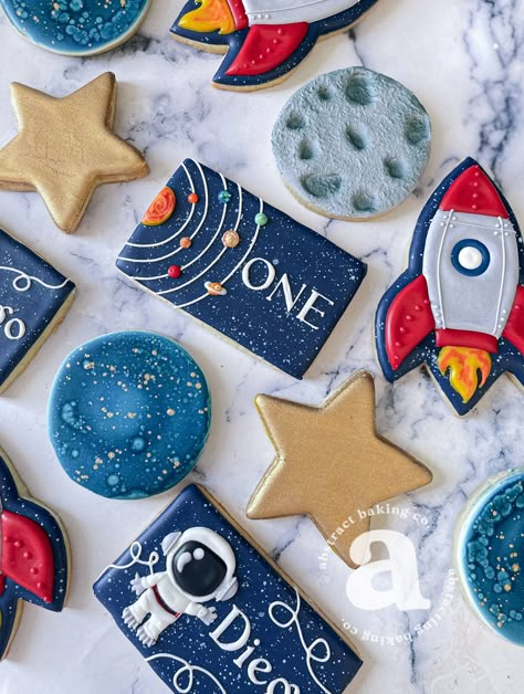 Each dozen of these custom sugar cookies includes: - Planets (3) - Stars (3) - Moons (3) - Name/Age Plaque with astronaut and solar system (3) !PLEASE READ! * Cookie base is almond vanilla. * Sugar cookies are baked and shipped within a week in order to ensure maximum freshness!  * Orders are shipped on MONDAYS via 3-day priority mail USPS and packaged with the utmost care. I also include extras in case there's an accident. A tracking number will sent to you.  Please include personalized details Nasa Cookies Decorated, Outer Space Birthday Cookies, Solar System Snacks, Rocket Cookies Decorated, Outer Space Desserts, Outer Space Cookies Decorated, Planet Cookies Decorated, Space Royal Icing Cookies, Space Decorated Cookies