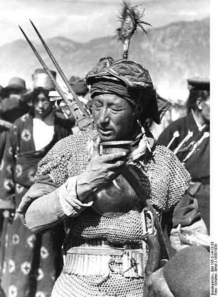 Tibetan warrior in chain-mail drinking tea, 1938 Tibetan Armor, Tibetan Warrior, Tea Pictures, Lost Horizon, Tibetan Buddhism, Chinese Tea, Bhutan, Chain Mail, World Cultures