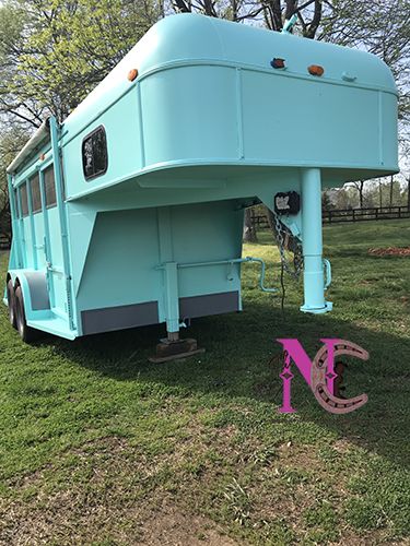 #FixerUpper Horse Trailer – DIY for Less Than $400 Cute Horse Trailer Ideas, Painting A Horse Trailer, Weekender Horse Trailer Ideas Diy, Diy Horse Trailer Tack Room, Diy Weekender Horse Trailer, Gooseneck Horse Trailer Living Quarters Diy, Horse Trailer Renovation Ideas, Horse Trailer Paint Ideas, Painted Horse Trailer