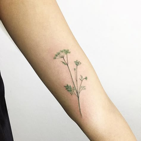 Botanisches Tattoo, Tattoo Trend, Back Of Shoulder Tattoo, Floral Tattoos, Delicate Tattoo, Hand Tattoos For Women, Lace Tattoo, Botanical Tattoo, Queen Anne's Lace