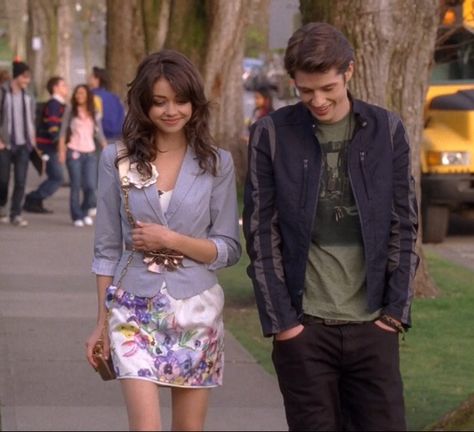 Geek Charming movie fashion 2000s Disney Movies, Matt Prokop, Geek Charming, 2000s Disney, Selfies Ideas, Rom Coms, Disney Channel Movies, Sarah Hyland, Girl Movies