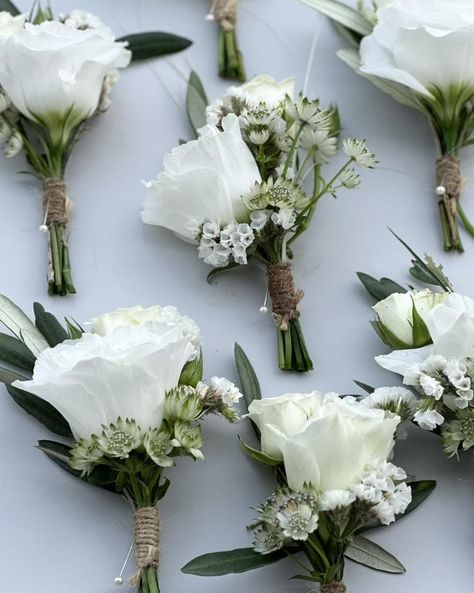 Buttonholes! Who has them?⬇️ Whoever you want to have them! Generally speaking, the groom will always have one that is more special than the rest so he stands out too! Then the groomsmen and fathers of the bride/groom have them usually but this is completely up to you. Buttonholes can work out quite expensive if you want a lot of them, so we do sometimes recommend only giving one to the groom then putting the rest of that money towards a fab statement piece! Sometimes mothers and Grandmot... Groomsmen Buttonholes, Father Of The Bride, The Groom, Wedding Florist, Work Out, Bride Groom, Statement Pieces, Florist, The Bride