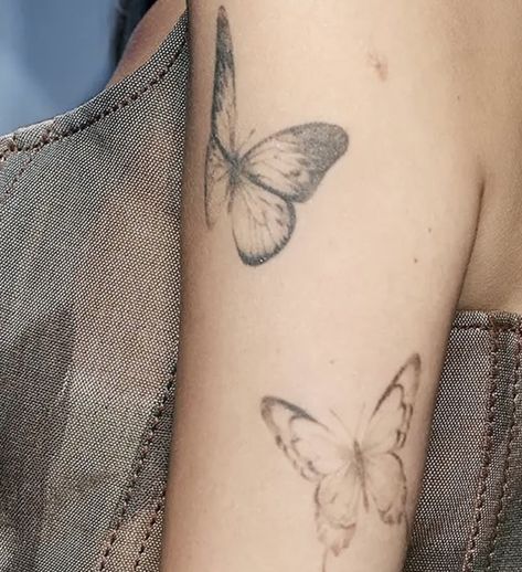 Ariana Grande Arm Tattoo, 2 Butterfly Tattoo On Arm, Ariana Butterfly Tattoo, Ariana Grande Butterfly Tattoo, Vintage Butterfly Tattoo, Ariana Grande Tattoos, Aesthetic Tattoo Ideas, Feminine Shoulder Tattoos, Ariana Grande Tattoo