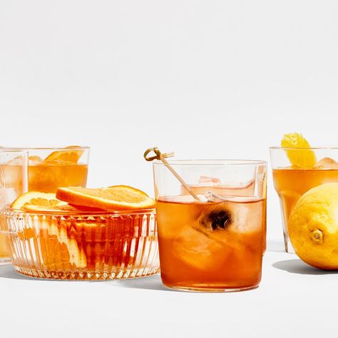 How to Pre-Batch Old-Fashioneds—and Any Stirred Cocktail—for Maximum Party Portability | Bon Appétit Rye Whiskey Cocktail, Fall Cocktail Party, Campari Cocktails, Batch Cocktail Recipe, Food Shoot, New Years Cocktails, Old Fashion Cocktail Recipe, Old Fashioned Drink, Creative Cocktails