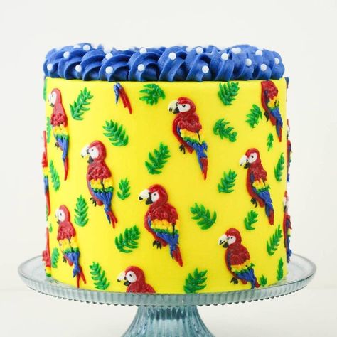 Parrot Cake, Wilton Cake Decorating, Summer Cakes, Wilton Cakes, Animal Cake, Fashion Cakes, Cake Boss, Buttercream Cake, Buttercream Frosting