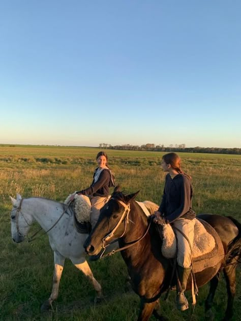 Horseback Riding Aesthetic, My Love Photo, Granola Girl Aesthetic, Equestrian Aesthetic, Horse Aesthetic, Ranch Life, Foto Poses, Horse Life, 2025 Vision